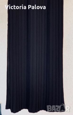 Интересна черна рокля с плисе, снимка 5 - Рокли - 45271450