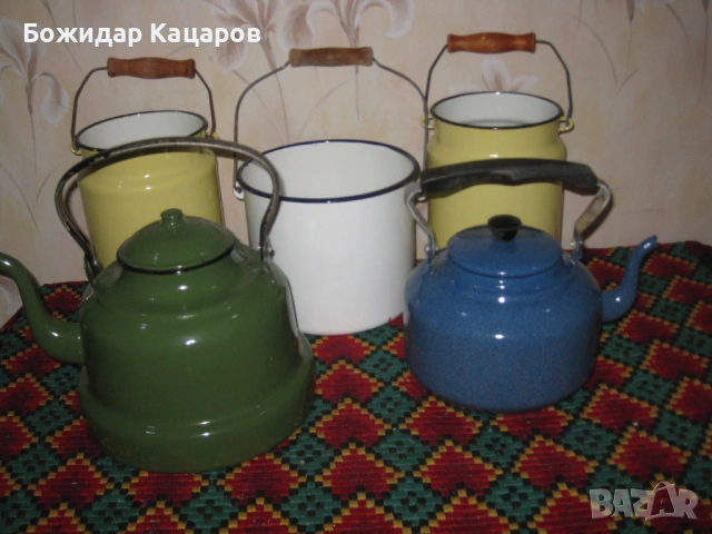 Стари емайлирани съдове, за декорция или саксии. Цена 15 евро, общо или 5 евро, за брой. Пращам по Е