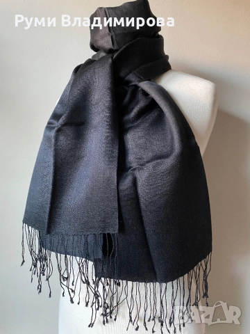 Черен шал от 100 % фина вълна, снимка 2 - Шалове - 49736167