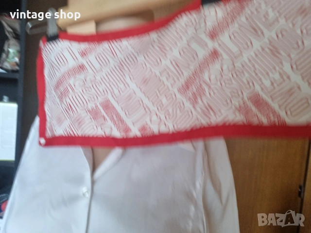 Копринен шал(фишу) на бранда Love Moschino, снимка 8 - Шалове - 53929383