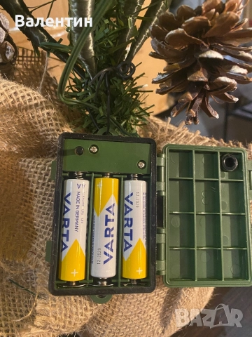 Изкуствена Коледна елха 92см със сняг, 50 светодиода, 10 горски плодове и 10 шишарки, снимка 8 - Декорация за дома - 52314984