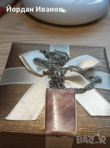 Колиета с естествени камъни 