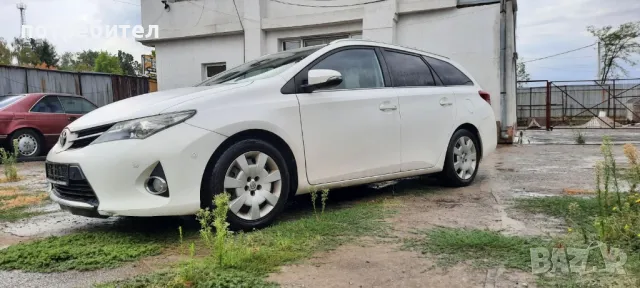 Продавам Toyota auris 2.0 D 124 к.с комби , снимка 4 - Автомобили и джипове - 46974951