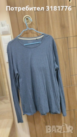 Мъжка блуза с дълъг ръкав.