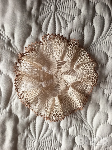 Битово каре ръчно бродирано на една кука Ф-15см