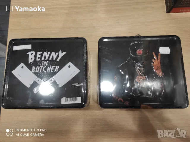 Benny the Butcher - The Plugs I Met 2 (Lunchbox + Rally Towel + Deluxe CD Bundle), снимка 4 - CD дискове - 47485849