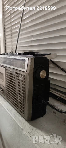 Ретро радиокасетофон HITACHI, снимка 2 - Радиокасетофони, транзистори - 53742565