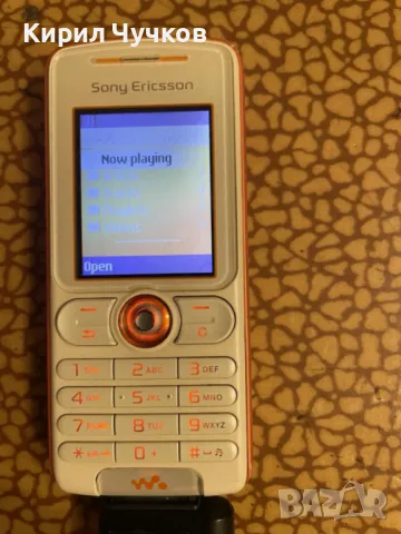 Продавам GSM Sony Ericsson W200i с кобур за колан, снимка 1 - Резервни части за телефони - 48619943