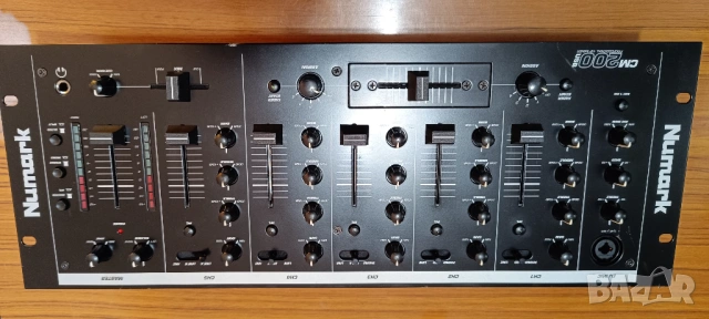 Смесителен пулт / Мишпулт NUMARK, снимка 2 - Ресийвъри, усилватели, смесителни пултове - 53958223
