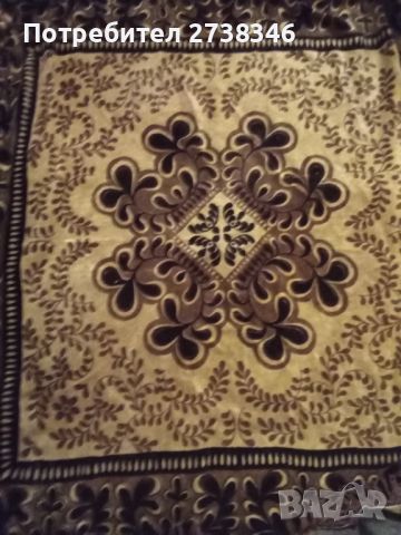 Плюшено покривало може да се използва и за малък килим, снимка 1 - Покривки за маси - 45395244