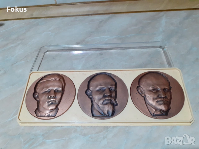 Комплект плакети с Ленин