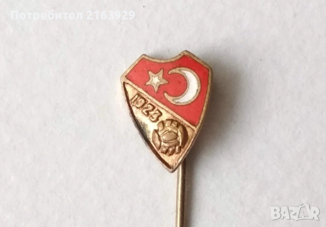 Лот от две футболни значки - Галатасарай и Турска футболна федерация, снимка 3 - Колекции - 54265686