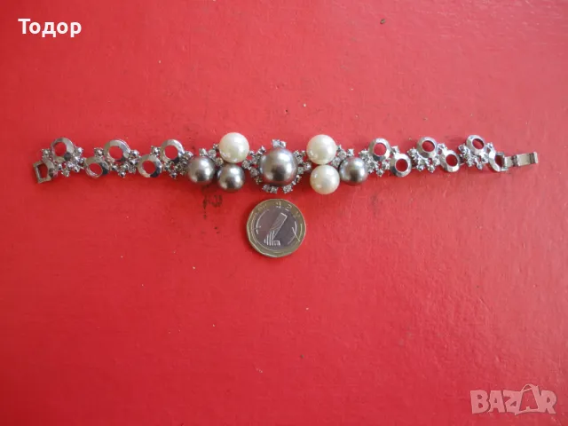 Невероятна гривна с перли и камъни , снимка 2 - Гривни - 49645670