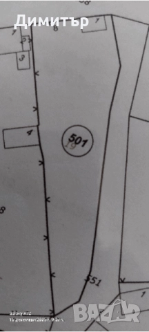 Двор със малка къща