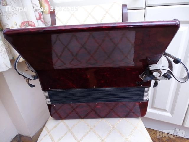 Aкордеон Weltmeister 48 баса в отлично състояние, снимка 8 - Акордеони - 52812242