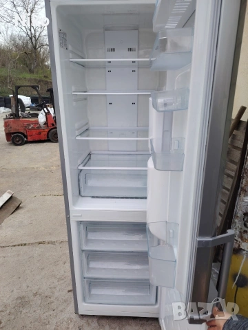 Хладилник с диспенсер , снимка 2 - Хладилници - 54260818