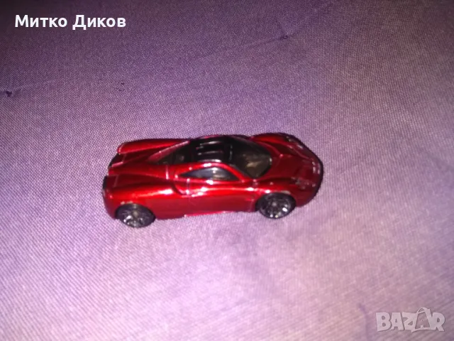 Колекционерска количка Hot Wheels 2013 Red Pagani Huayra, Made in Malaysia, снимка 4 - Колекции - 50165838