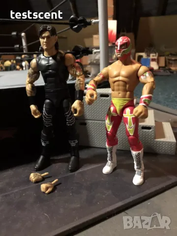 Екшън фигура WWE Dominik Mysterio Доминик Мистерио играчка Elite Series Mattel figure, снимка 4 - Колекции - 48928064