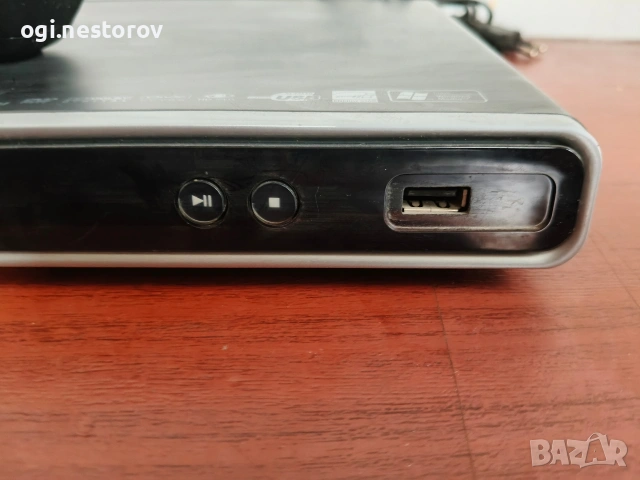 DVD Philips , снимка 2 - Плейъри, домашно кино, прожектори - 53118275