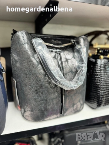 Дамска чанта Berlina, тъмносребриста еко кожа, релефен десен листа, нова
