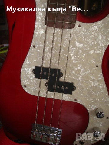 Бас китара с колан и калъф, снимка 3 - Китари - 51719582