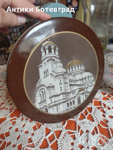 Ретро кутия от шоколадови бонбони соц, снимка 4 - Антикварни и старинни предмети - 52017747