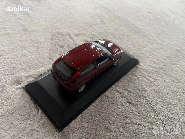 Ford Focus метална количка, мащаб 1:43, Minichamps, снимка 3 - Колекции - 54072235