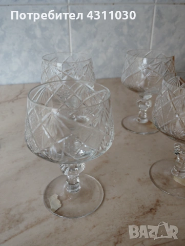 Нови кристални чаши в червена кадифена кутия от 80-те години, снимка 8 - Сервизи - 54203941