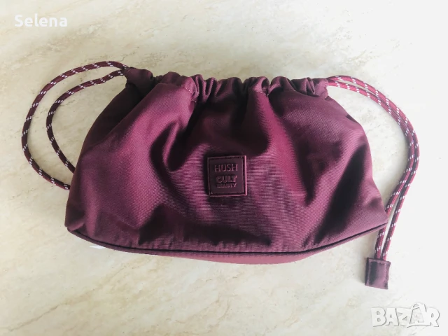 Несесер за грим Hush x Cult Beauty Edit