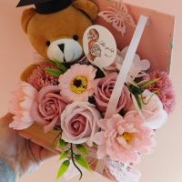Кутия книга със сапунени цветя и плюшено мече страхотен подарък за абитуриенти🕴Абсолвенти🎓, снимка 4 - Подаръци за жени - 45381979
