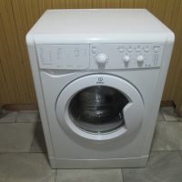 Продавам пералня INDESIT IWC6103 запазена за части или ремонт, снимка 1 - Перални - 45498170