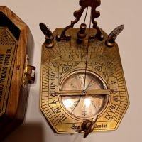 Компас със слънчев часовник от масивен бронз в дървена кутия, снимка 10 - Подаръци за мъже - 45080461