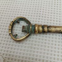 Стар бронзов ключ-тирбушон, снимка 4 - Антикварни и старинни предмети - 45765287