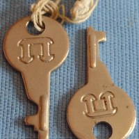 Две стари ключета от соца за дипломатическо куфарче за КОЛЕКЦИЯ ДЕКОРАЦИЯ БИТОВ КЪТ 40964, снимка 2 - Други ценни предмети - 44949779