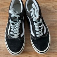 Обувки - Ниски маратонки Vans “Old Skool”, снимка 2 - Маратонки - 45351271