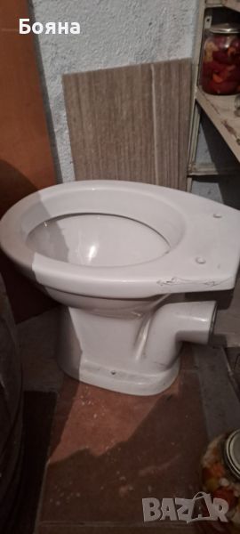 Стояща порцеланова тоалетна чиния със задно оттичане -35 лв., снимка 1