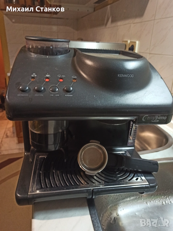 Полуавтоматична кафе машина с вградена кафемелсчка , снимка 1