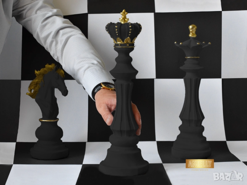 Черна Шахматна Фигура Цар / Статуетка Изработена от Смола / Черна със Златни Акценти 39 x 12 см., снимка 1