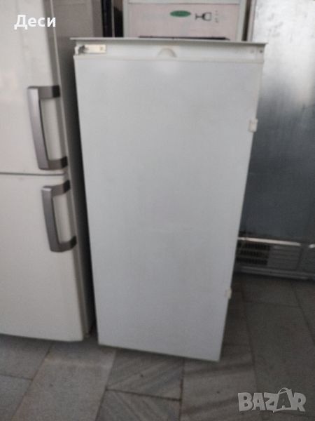 Хладилник с камера за вграждане , снимка 1