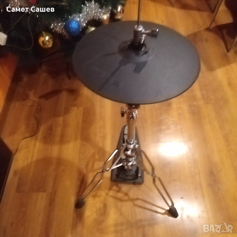 Roland vh 10 нов фус Стойка roland нова цена обща 550 лева тел 0879422557 0877821098 , снимка 1