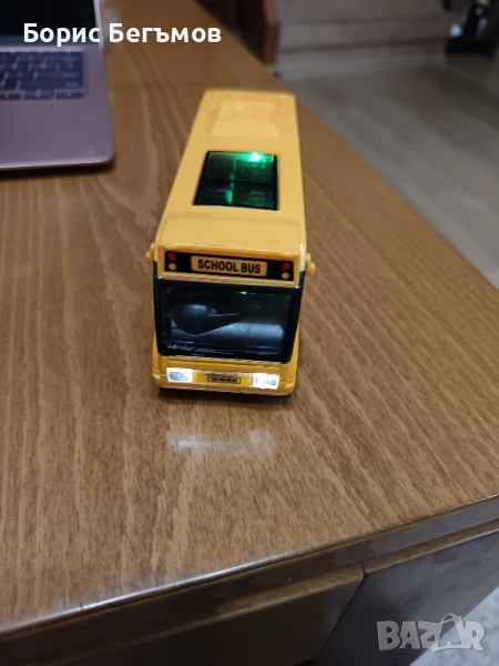 Училищен автобус 1:32 модел, снимка 1