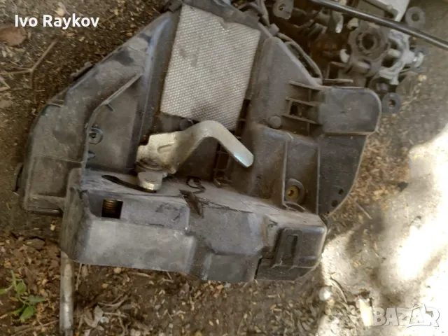 Ключалка врата задна дясна ,2117300635 , MERCEDES-BENZ E-CLASS (W211), снимка 4 - Части - 50338916