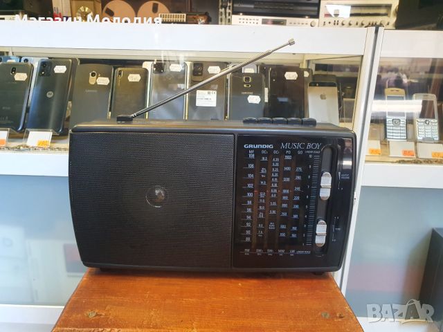 Радио Grundig Music Boy 170 В отлично техническо и визуално състояние., снимка 7 - Радиокасетофони, транзистори - 46306948