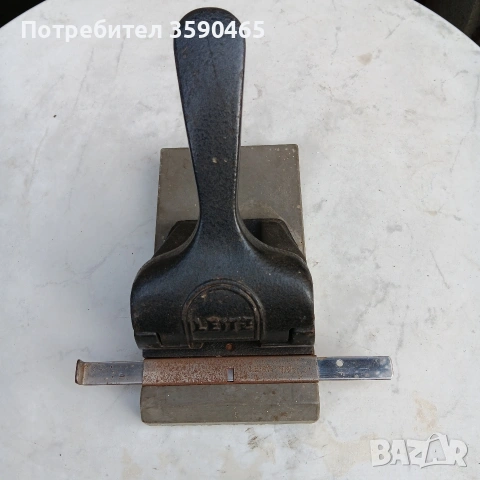 стар перфоратор на хартия