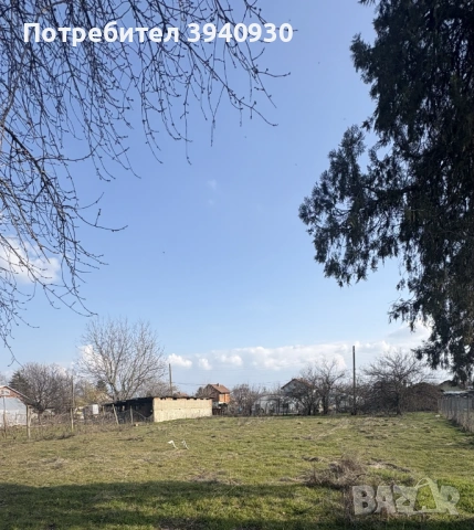 Продавам урегулиран поземлен имот. в с. Сандрово с добра локация с постоянно живущи. Равен парцел с 