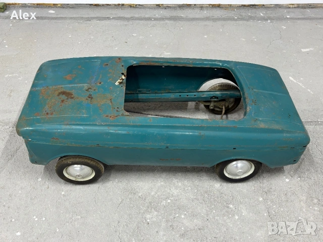 Продавам ретро детска количка Москвич, снимка 4 - Антикварни и старинни предмети - 53995644