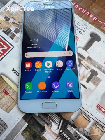 Продавам дисплей за Самсунг А5-работещ перфектно.