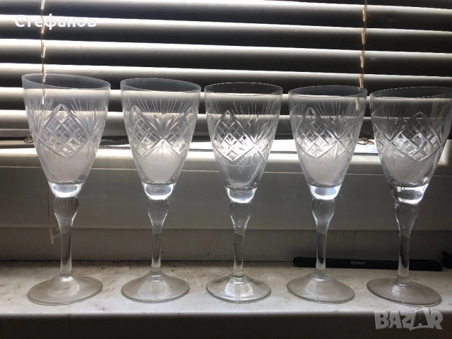 Кристални чаши за вино и кристален пепелник от соца