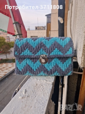 Меки чантички от плюшена прежда , снимка 4 - Чанти - 52128067