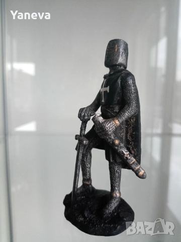 Римски воин, шлем магнит, рицар от Малта, трите мъдри маймуни. , снимка 4 - Статуетки - 52665826